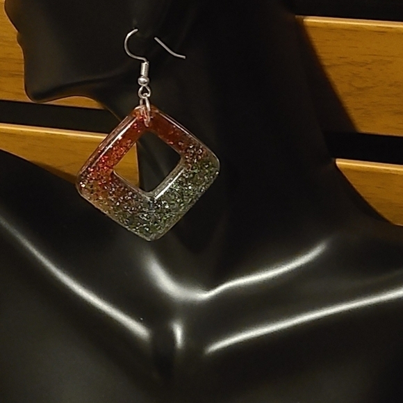 RED and Green Diamond shaped hook earrings - Picture 1 of 2
